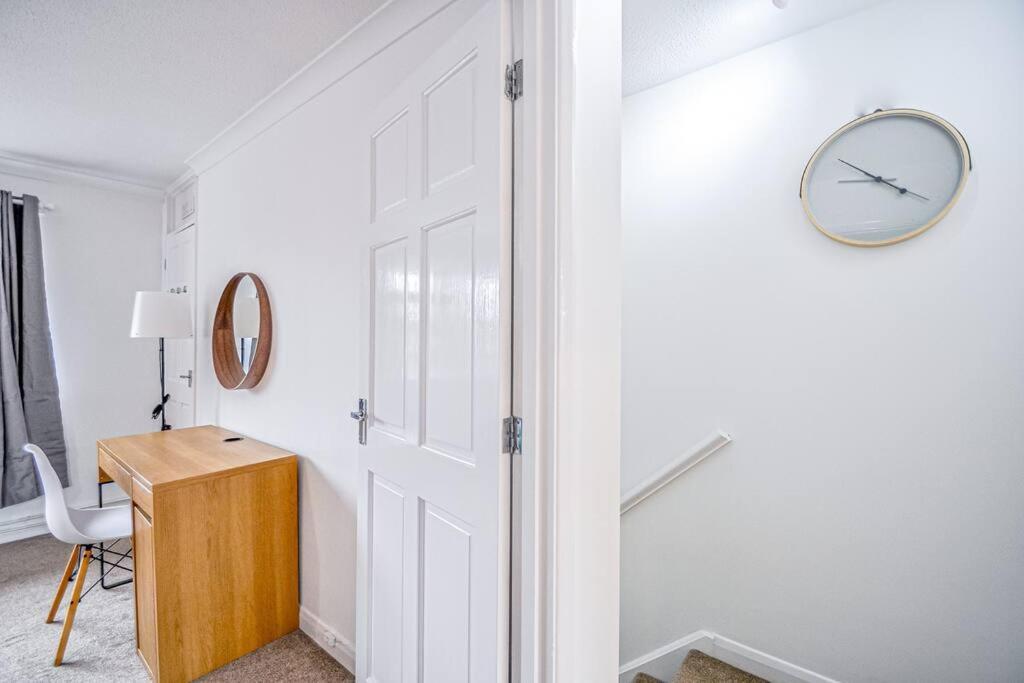 Entire House Sleeps 4 Near The River Thames Villa Maidenhead Buitenkant foto