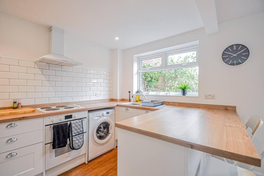 Entire House Sleeps 4 Near The River Thames Villa Maidenhead Buitenkant foto