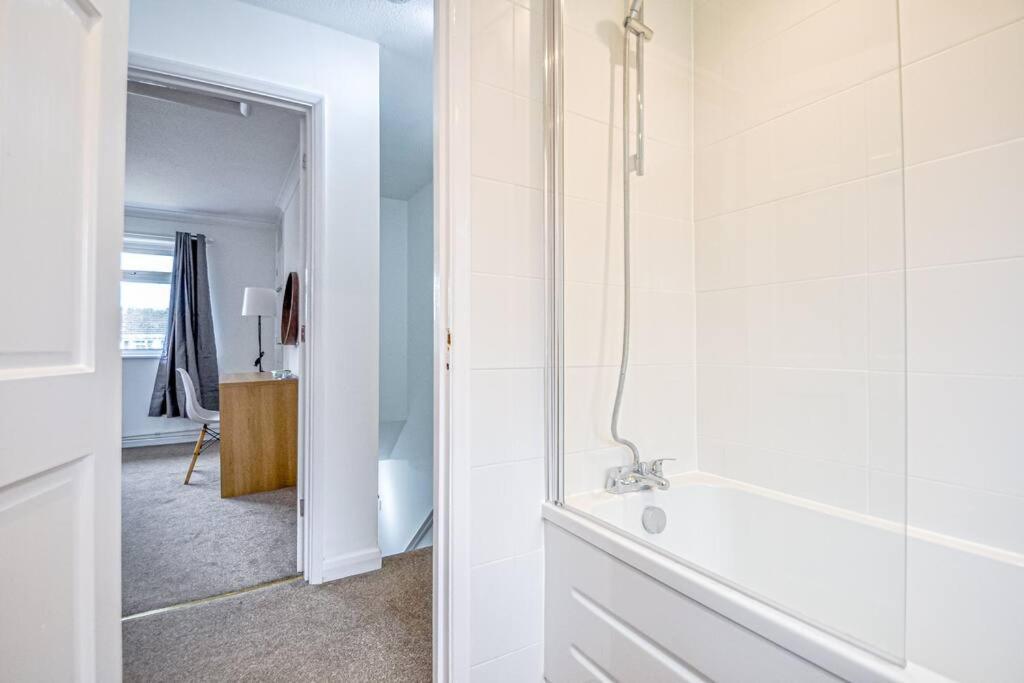 Entire House Sleeps 4 Near The River Thames Villa Maidenhead Buitenkant foto